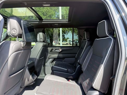 Used 2025 GMC Yukon XL AT4 Ultimate w/ LPO, Floor Liner Package AWD/4WD image 15