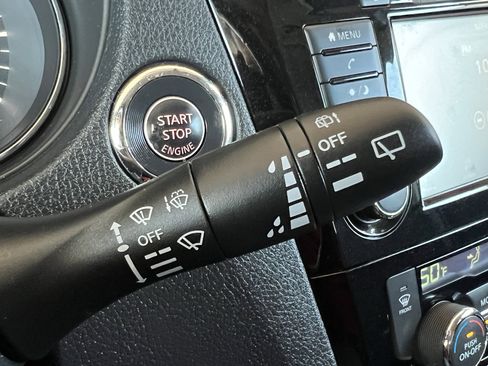 Used 2018 Nissan Rogue SV AWD/4WD image 29