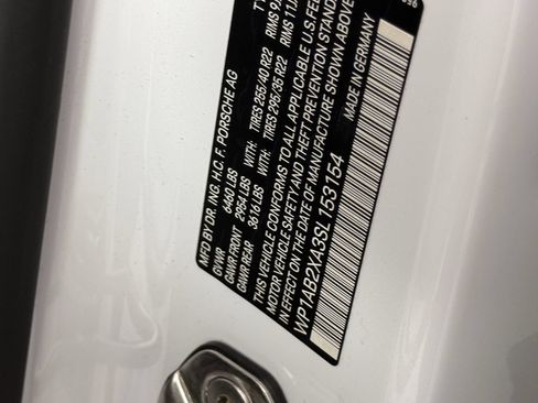 Certified 2025 Porsche Macan 4S Electric AWD/4WD image 26