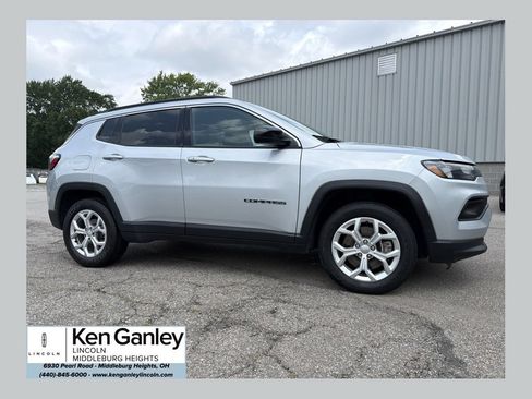 Used 2024 Jeep Compass Latitude AWD/4WD image 1