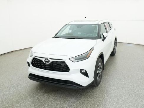 New 2026 Toyota Highlander XLE image 16
