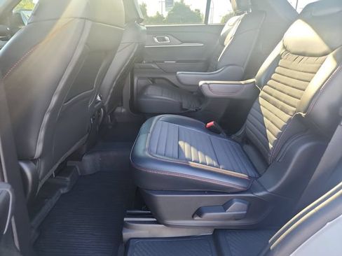 Used 2025 Ford Explorer ST-Line AWD/4WD image 24