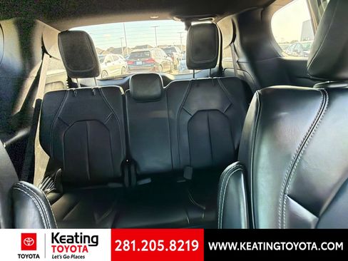 Used 2025 Chrysler Pacifica Select FWD image 11