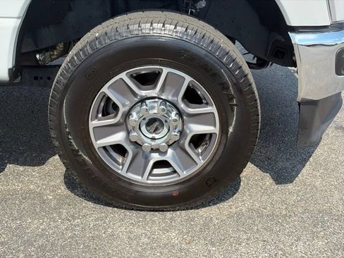 Used 2025 Ford F250 XLT AWD/4WD image 3