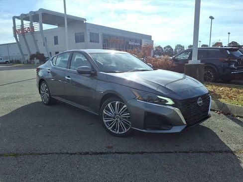New 2025 Nissan Altima 2.5 SL image 1
