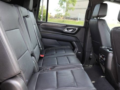 Used 2022 Chevrolet Suburban Z71 w/ Luxury Package image 16