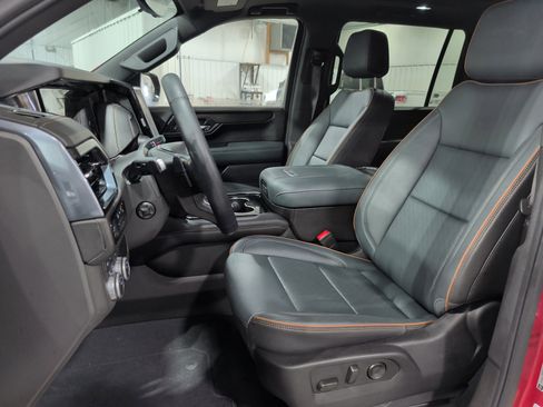 Used 2025 GMC Yukon XL AT4 image 8
