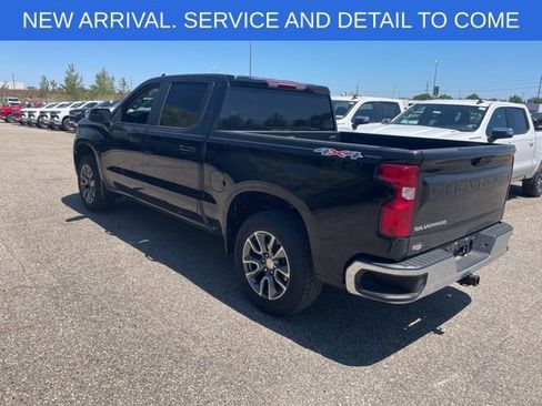 Used 2024 Chevrolet Silverado 1500 LT AWD/4WD image 5