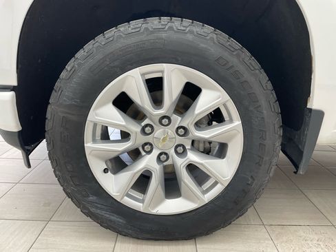 Used 2020 Chevrolet Silverado 1500 Custom w/ Custom Value Package AWD/4WD image 6