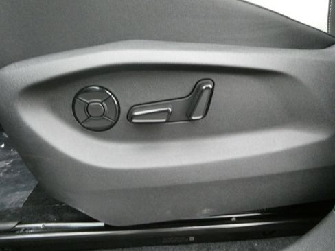 New 2026 Volkswagen Tiguan SE AWD/4WD image 23