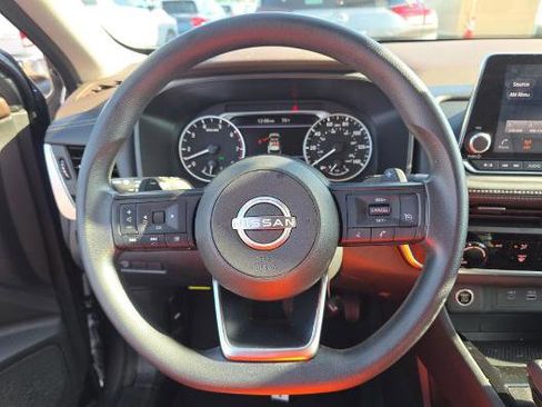 Used 2023 Nissan Rogue S FWD image 10