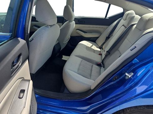 Used 2025 Nissan Altima 2.5 SV FWD image 12