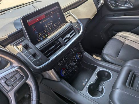 Used 2021 Chevrolet Suburban Z71 w/ Luxury Package AWD/4WD image 20