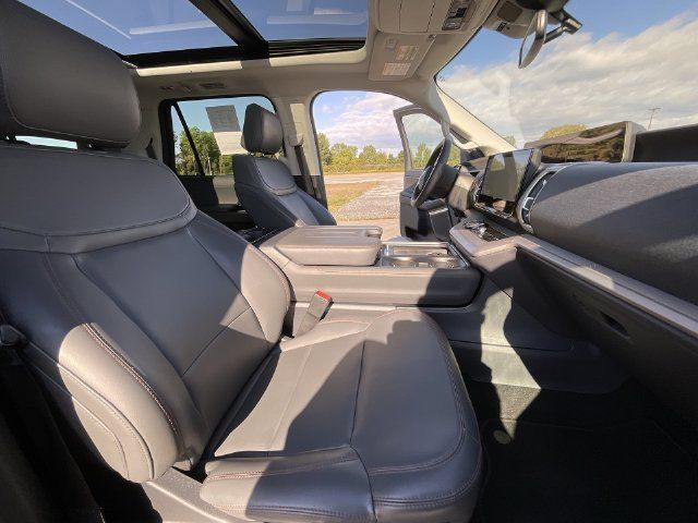 Used 2025 Ford Expedition Max Active AWD/4WD image 27