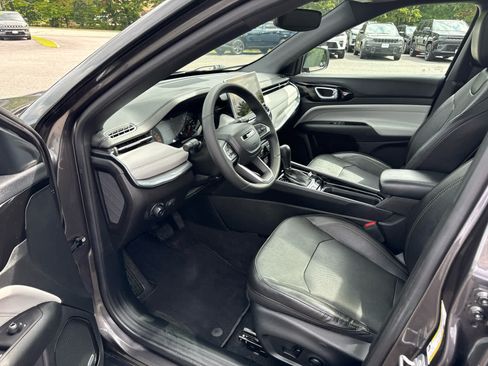 Used 2023 Jeep Compass Limited w/ Elite Group AWD/4WD image 10