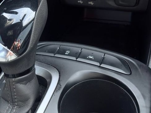 Used 2025 Buick Envista Preferred w/ Advanced Safety Package FWD image 35