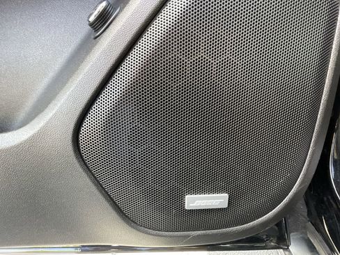 Used 2023 GMC Acadia SLT image 23