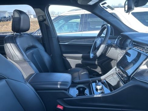 Used 2024 Jeep Grand Cherokee L Limited w/ Black Appearance Package image 7