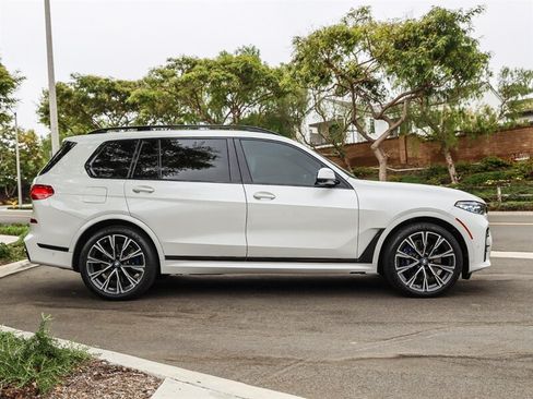 Used 2021 BMW X7 M50i AWD/4WD image 3