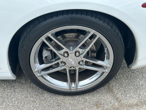 Used 2007 Chevrolet Corvette Coupe w/ Performance Package RWD image 33