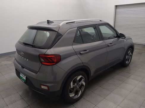 Used 2022 Hyundai Venue SEL FWD image 9