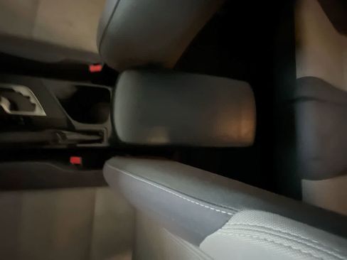 Used 2015 Toyota RAV4 XLE image 20