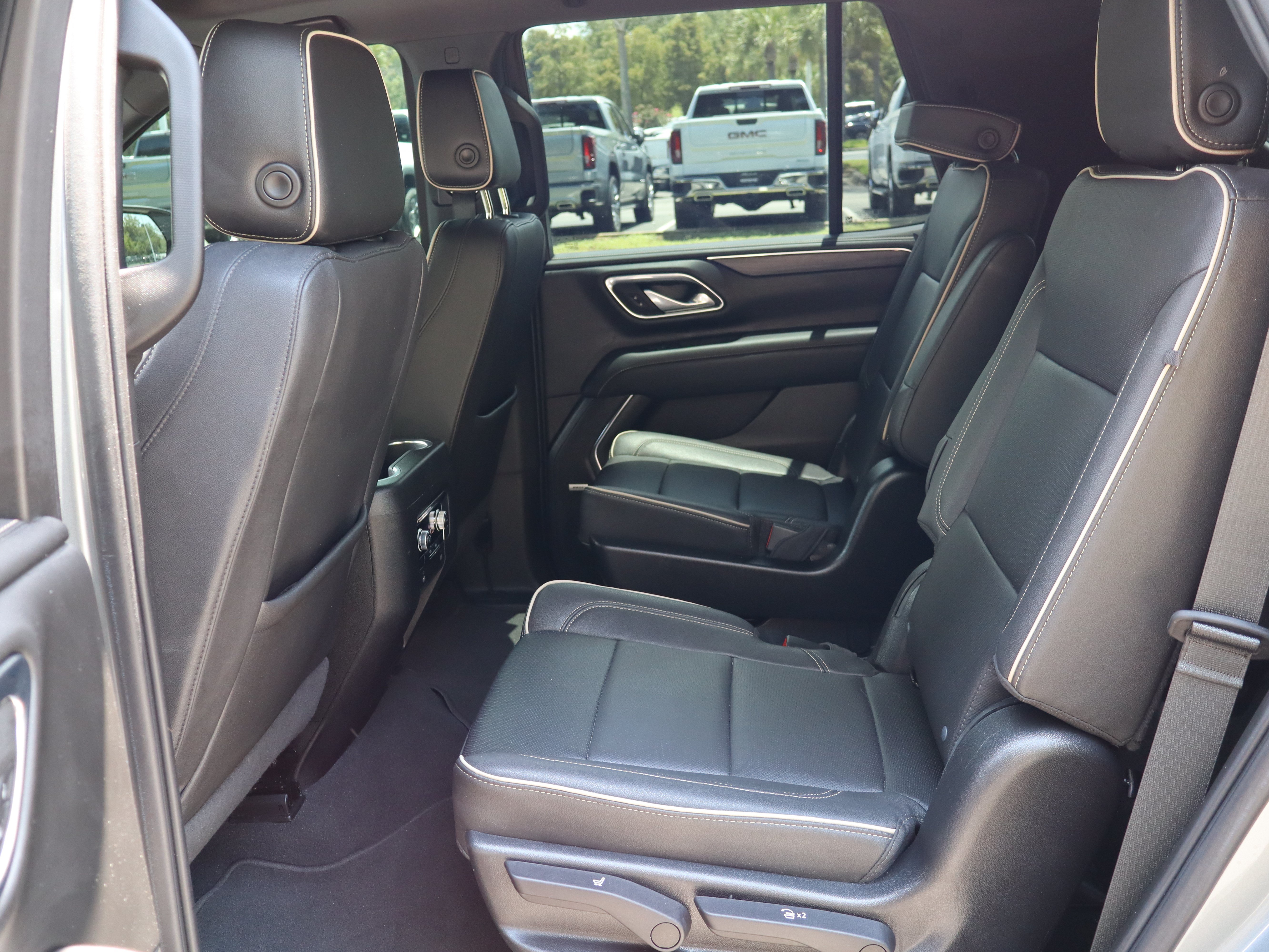 Used 2023 GMC Yukon SLT RWD image 55