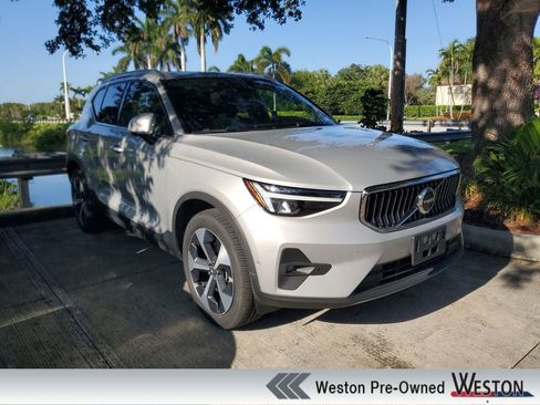 Certified 2025 Volvo XC40 B5 Plus AWD/4WD image 1