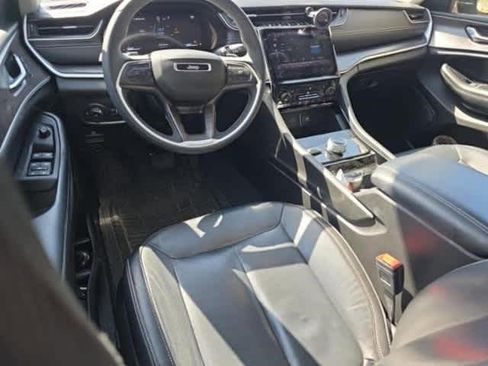 Used 2023 Jeep Grand Cherokee L Limited w/ Black Appearance Package image 9