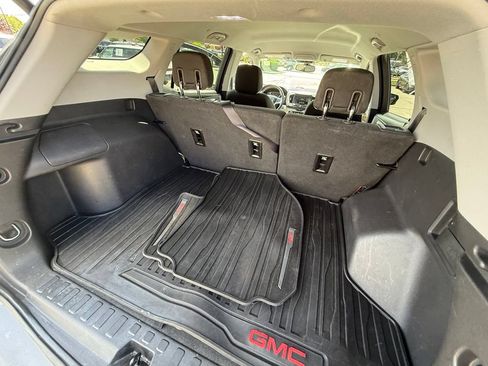 Used 2019 GMC Terrain SLE w/ Driver Convenience Package AWD/4WD image 32