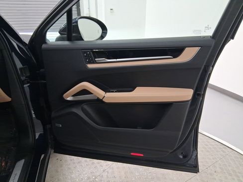 New 2026 Porsche Cayenne Coupe image 33