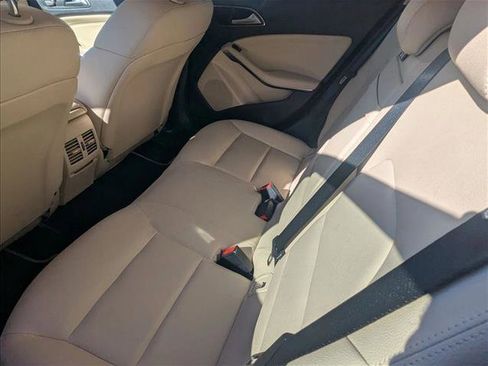 Used 2019 Mercedes-Benz GLA 250 image 16