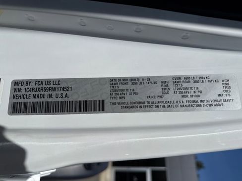 Used 2024 Jeep Wrangler Unlimited Rubicon 4xe AWD/4WD image 16
