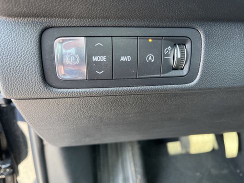 Used 2025 Chevrolet Traverse LT w/ Sun and Wheel Package AWD/4WD image 19
