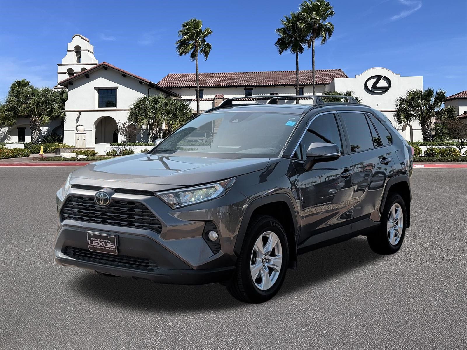 Used 2021 Toyota RAV4 XLE w/ Convenience Package FWD image 5