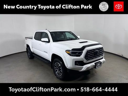 Used 2021 Toyota Tacoma TRD Sport w/ Technology Package image 1