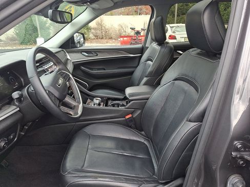 Used 2022 Jeep Grand Cherokee L Limited image 24