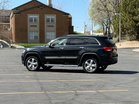 Used 2013 Jeep Grand Cherokee Overland Summit image 7