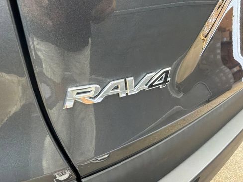 Used 2021 Toyota RAV4 LE AWD/4WD image 21