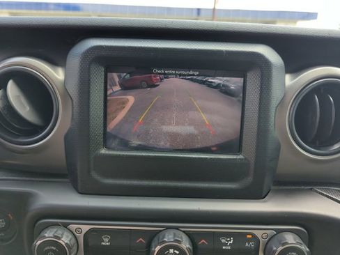 Used 2018 Jeep Wrangler Unlimited Sport S AWD/4WD image 25