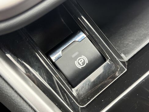 Certified 2025 Subaru Outback Limited image 29