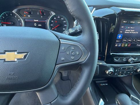 Used 2023 Chevrolet Traverse LT FWD image 20