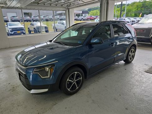 Certified 2025 Kia Niro EX FWD image 2