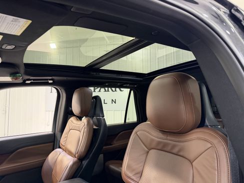 Used 2023 Lincoln Navigator L Reserve image 10