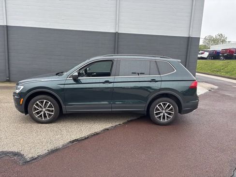Used 2019 Volkswagen Tiguan SE w/ Panoramic Sunroof Package AWD/4WD image 3