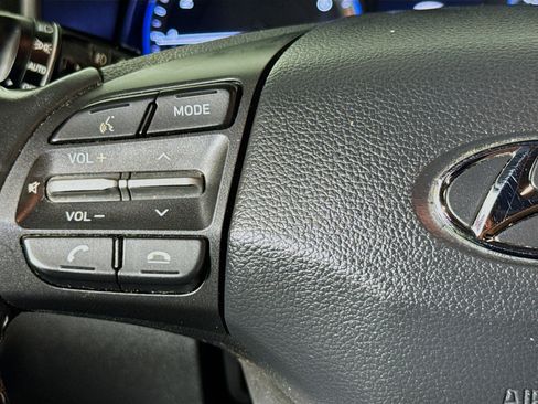 Used 2021 Hyundai Kona Limited w/ Cargo Package FWD image 11