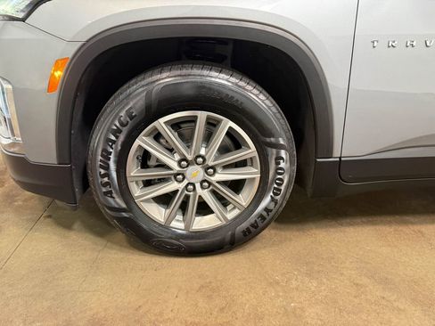 Used 2023 Chevrolet Traverse LT image 88