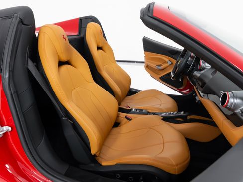 Used 2021 Ferrari F8 Tributo image 31