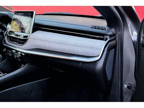 Used 2024 Jeep Compass Latitude image 17