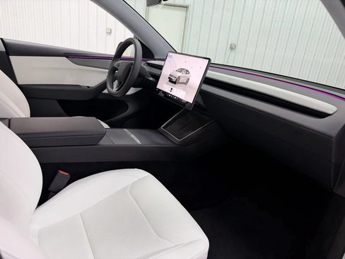 Used 2026 Tesla Model Y Long Range AWD/4WD image 12